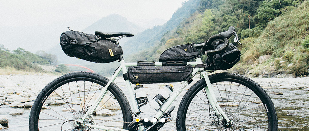 Cómo organizar el primer viaje 'bikepacking': los diferentes tipos de bolsa  para transportar la carga