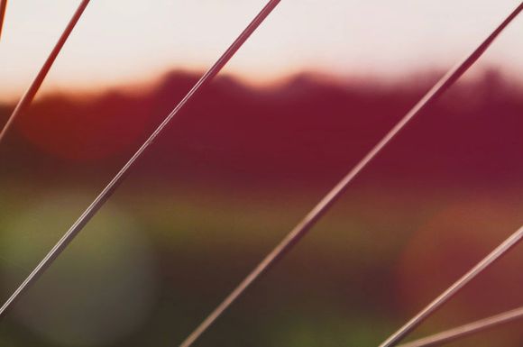 comment changer un rayon de roue velo