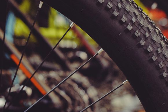 Zoom sur différents pneus vélo