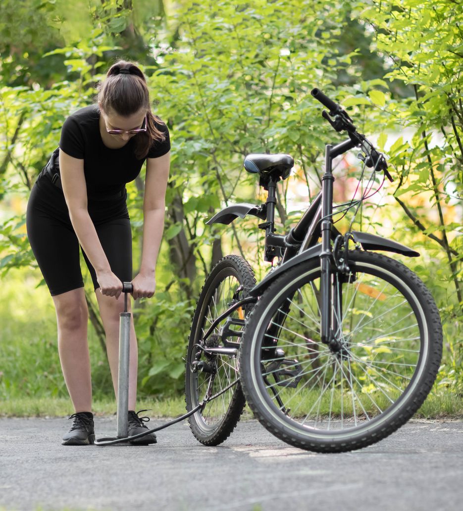 Bolsa de sillín de bicicleta con kit de herramientas de reparación de  neumáticos, multiherramienta 16 en 1 y luz trasera de bicicleta, juego  completo