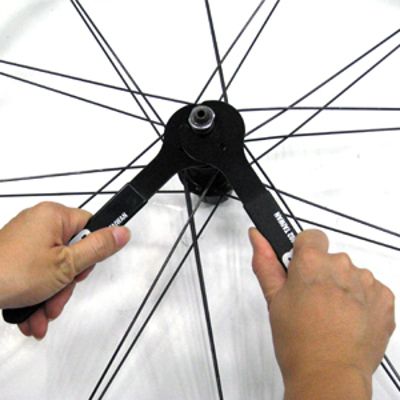 utiliser une clé plate pour moyeu velo