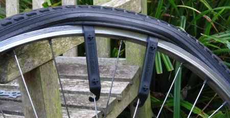 Outil pour démonter pneus de vélo