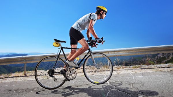 Cycliste en montée