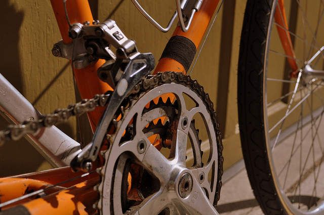 Vélo de route avec support de pignon fabriqué à partir de chaîne de vélo  recyclée -  France