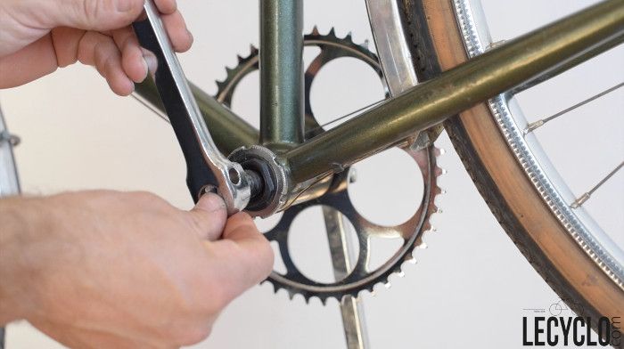 installer manivelle sur pedalier velo a clavette