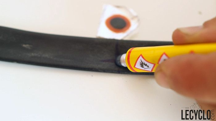 11 - Poser la colle à rustines