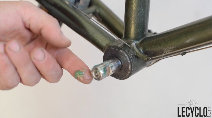 graisse sur axe boitier pedalier a clavette