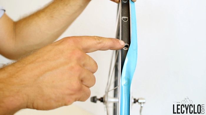 La crevaison du pneu par perforation interne