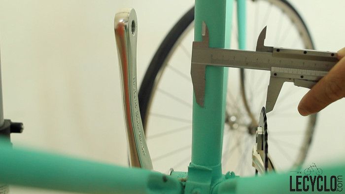 pied à coulisser pour mesurer et calculer ligne de chaine velo avant