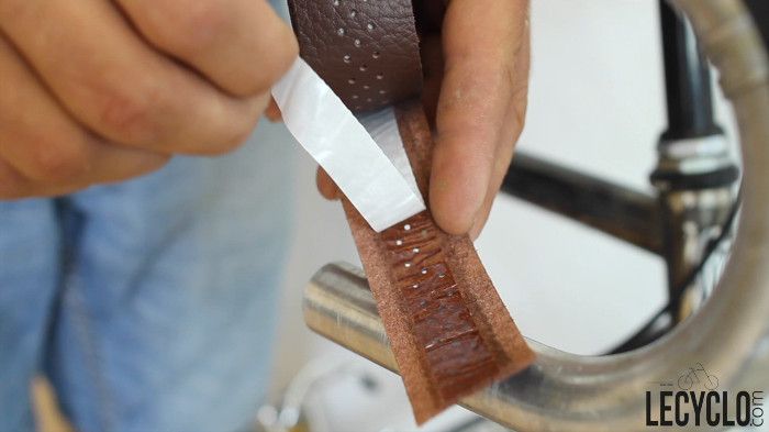 retirer bande adhesive avant d'installer guidoline