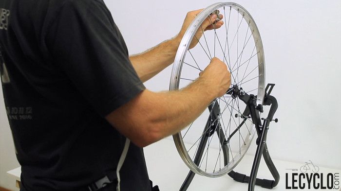 Comment changer un rayon de vélo ? - Maxi pièces vélo