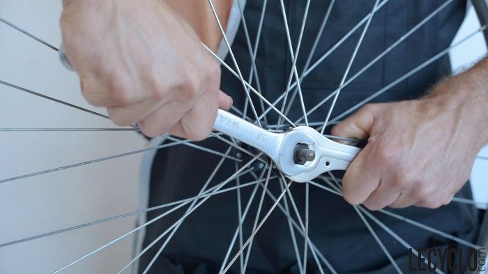 demonter moyeu velo avec clé a cone