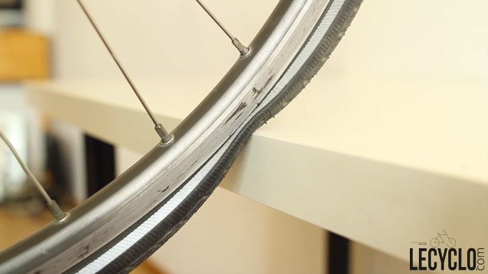 La crevaison du pneu par pincement