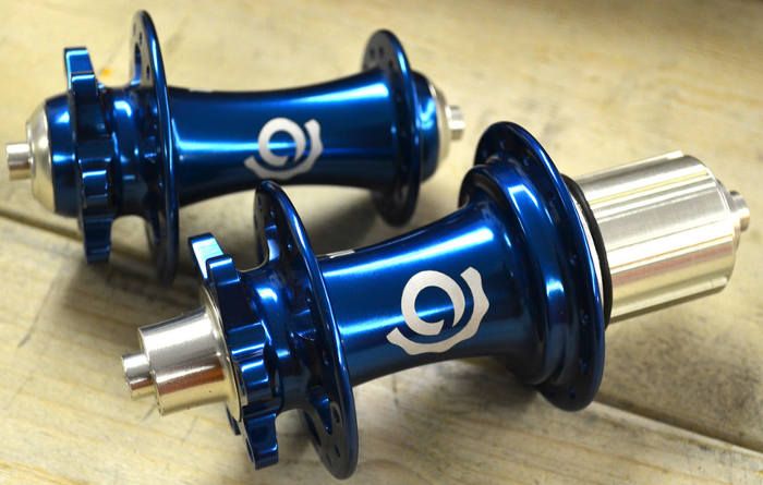 Moyeux avec trous filetés