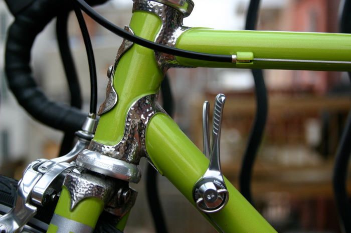 Reviser un velo : jeu dans la direction ?