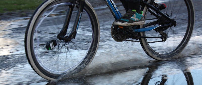 Velo de route sous la online pluie