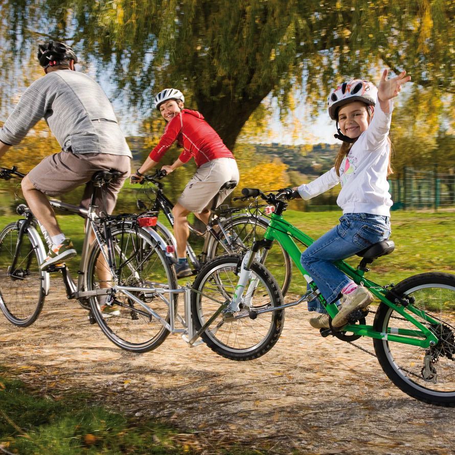 Le système vélo Follow Me vous permet de faire de longues balades à vélo en famille en toute sécurité
