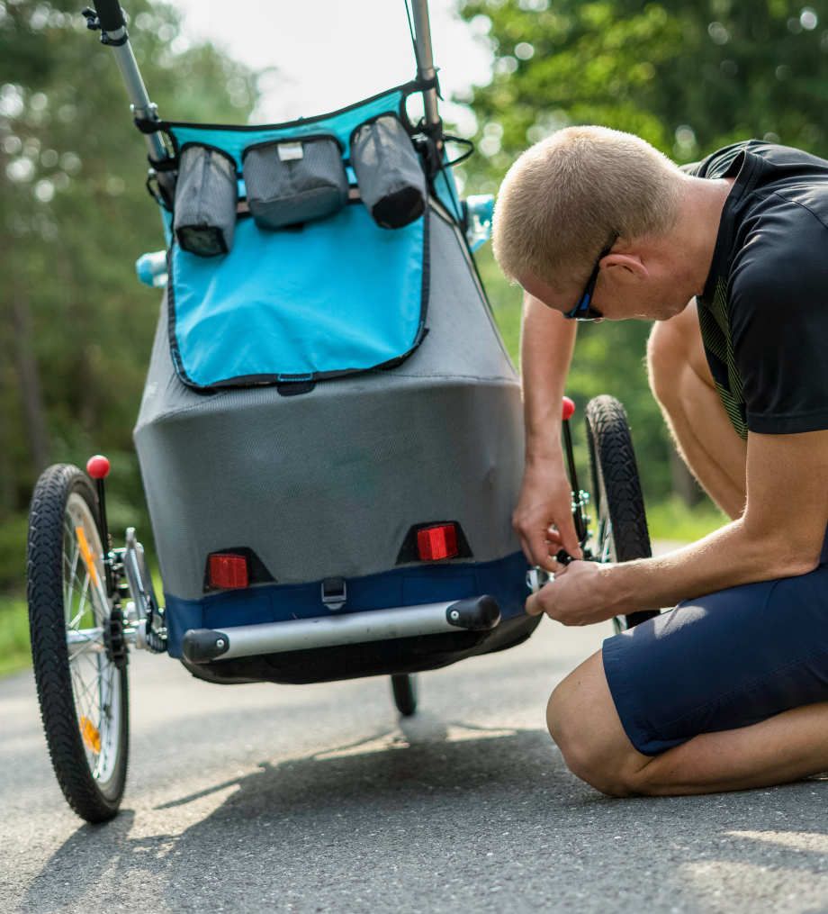 Réparation d'une remorque enfant